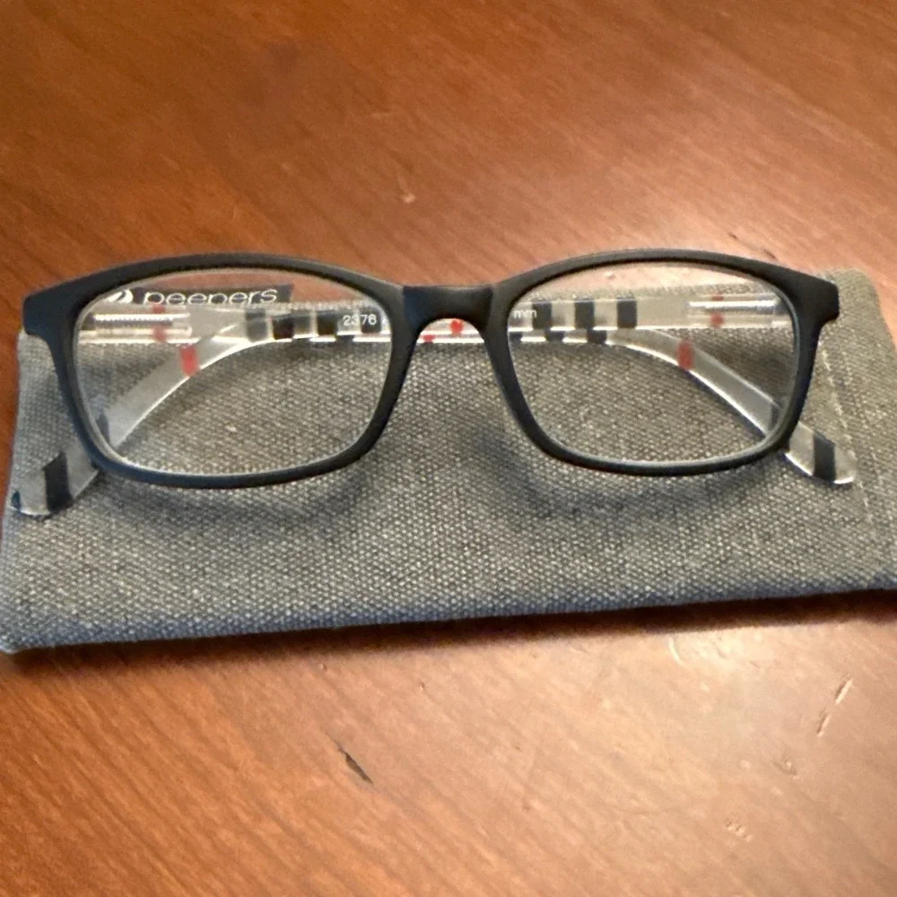 Peepers Ascot +1.25 reading glasses red black clear stripe